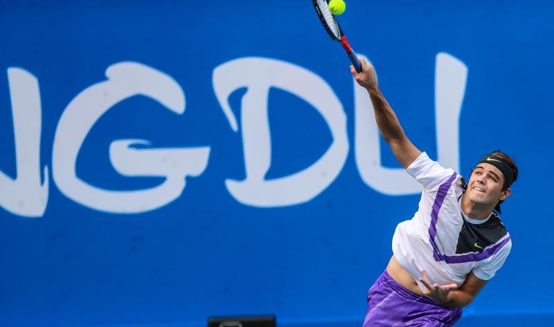 并在进攻端 并在进攻端